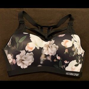 Victoria Secret Incredible Lightweight Sports Bra